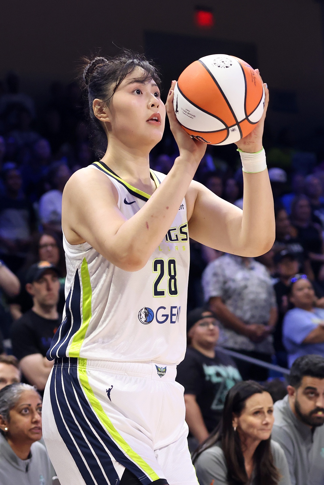 上场刚生涯新高本场依然不受重用！李月汝跌至轮换末端仅3分2帽