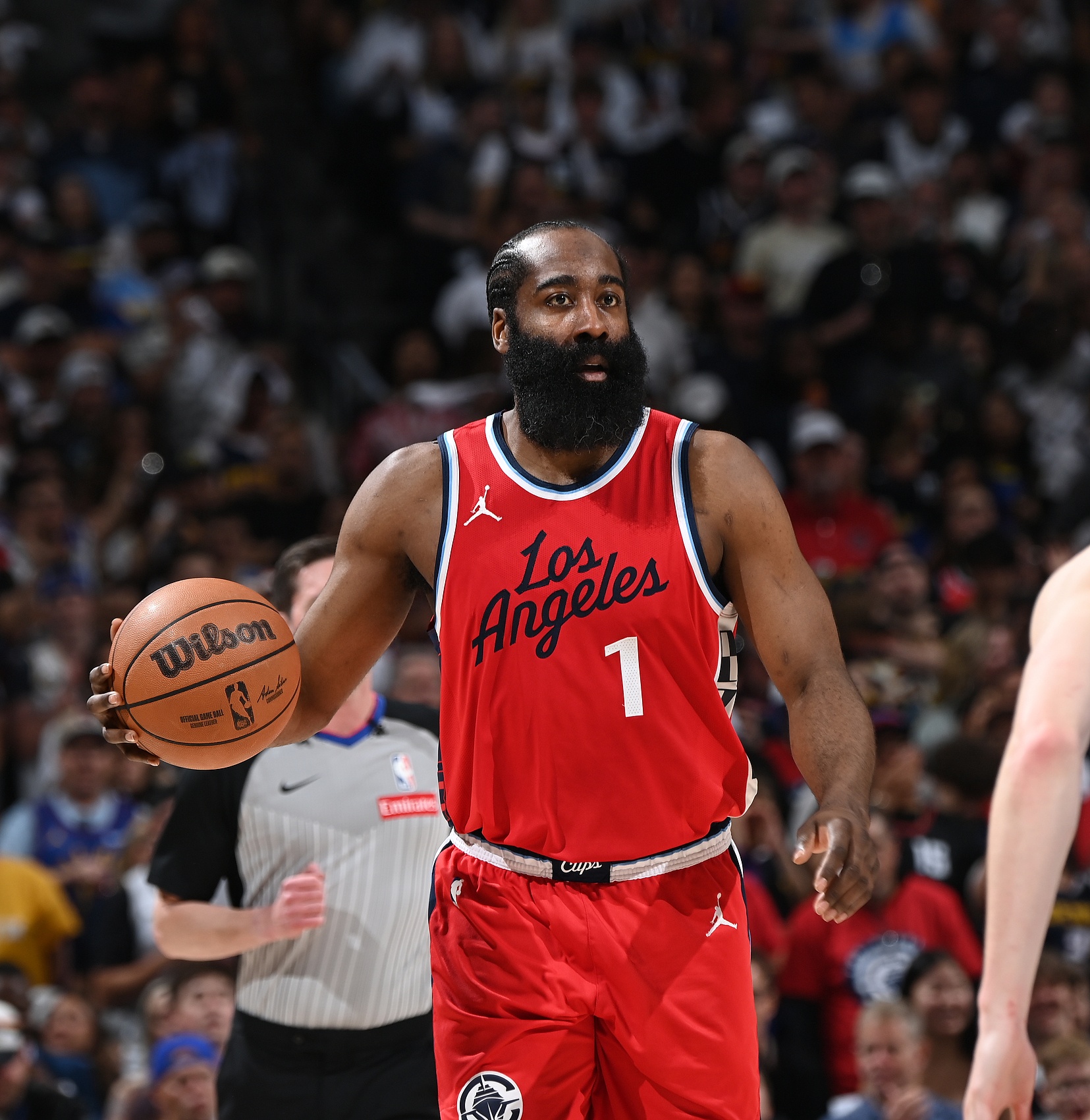 哈登感叹中国之旅充满惊喜 球迷的热情与关爱令他难忘